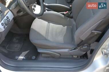 Хэтчбек Opel Astra 2006 в 