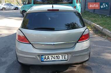 Хэтчбек Opel Astra 2006 в 