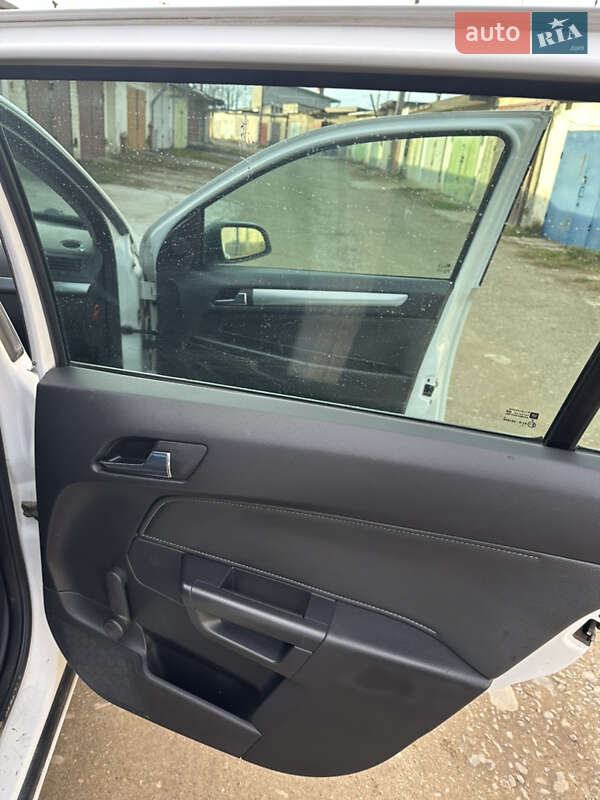 Универсал Opel Astra 2009 в Стрые