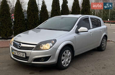 Хэтчбек Opel Astra 2014 в Киеве