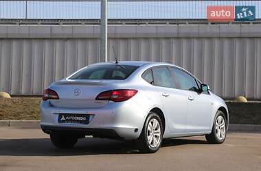 Седан Opel Astra 2017 в 