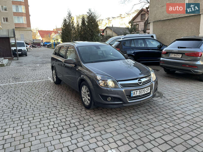 Універсал Opel Astra 2009 в Івано-Франківську