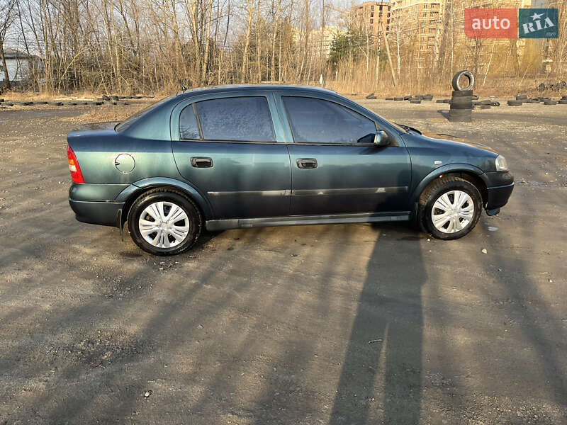 Седан Opel Astra 2004 в Вышгороде
