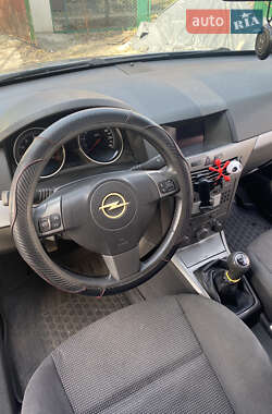Хэтчбек Opel Astra 2006 в 