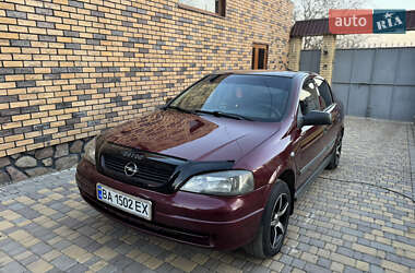 Седан Opel Astra 2006 в Новом Буге