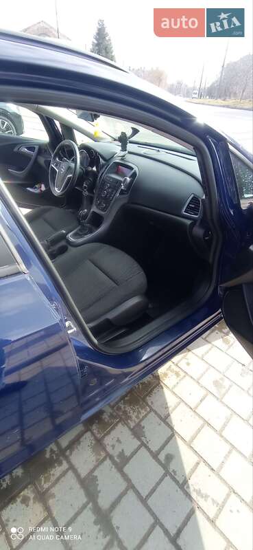 Универсал Opel Astra 2013 в Дрогобыче