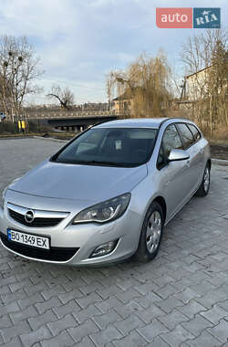 Універсал Opel Astra 2011 в Бережанах