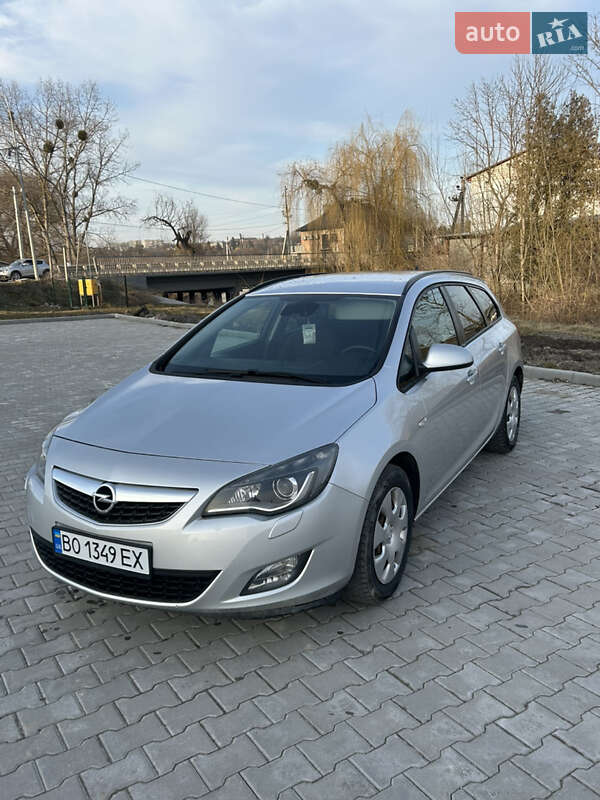 Универсал Opel Astra 2011 в Бережанах