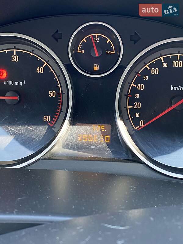 Хэтчбек Opel Astra 2004 в Коростене