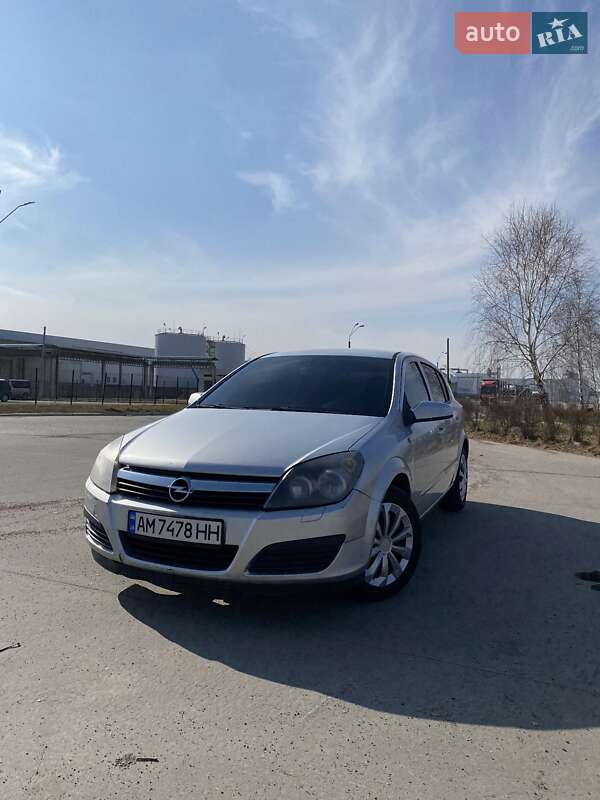 Хэтчбек Opel Astra 2004 в Коростене
