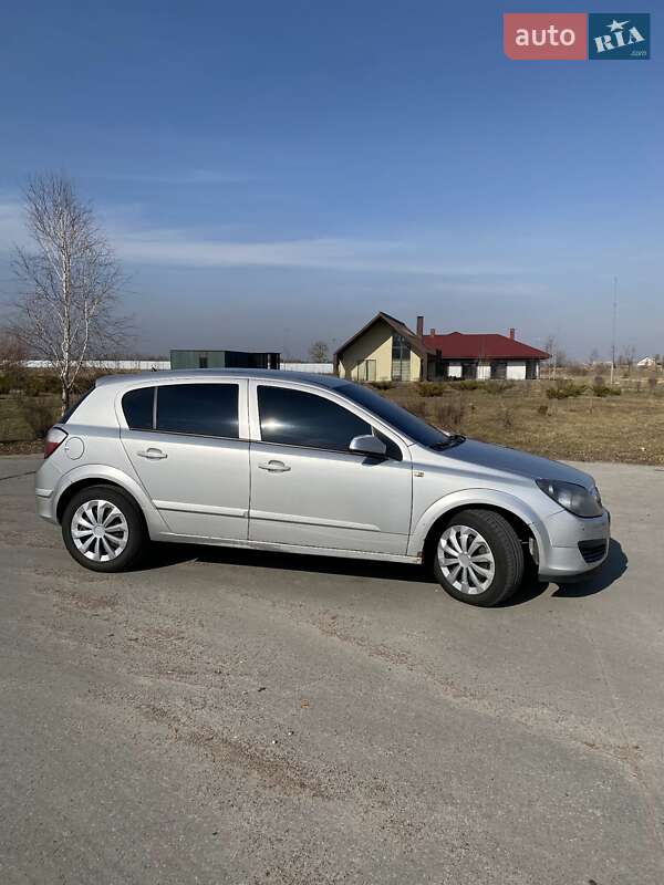 Хэтчбек Opel Astra 2004 в Коростене
