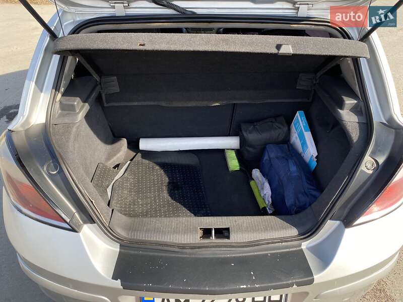 Хэтчбек Opel Astra 2004 в Коростене