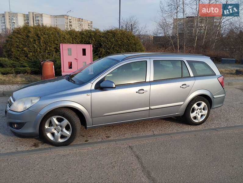 Универсал Opel Astra 2008 в Дрогобыче