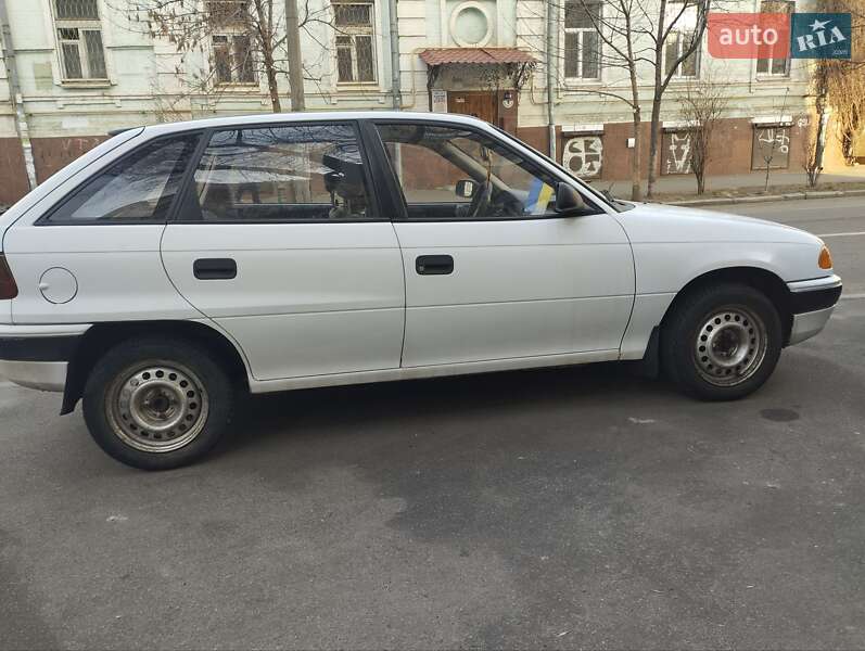 Хетчбек Opel Astra 1995 в 