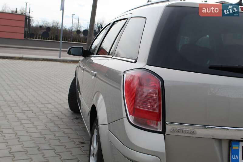 Универсал Opel Astra 2006 в Дрогобыче