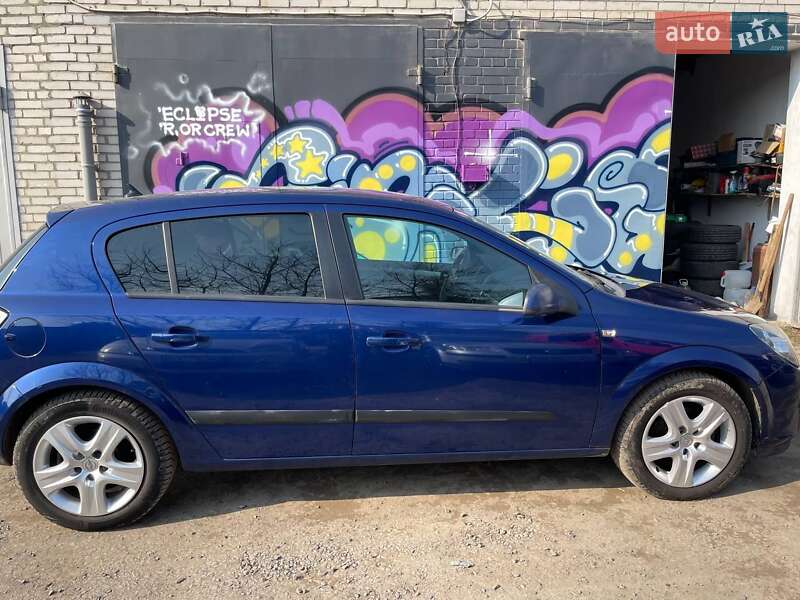 Хэтчбек Opel Astra 2004 в Луцке