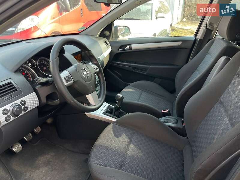 Хэтчбек Opel Astra 2004 в Луцке