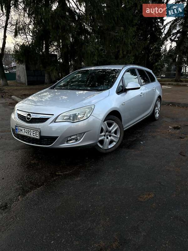 Универсал Opel Astra 2011 в Глухове