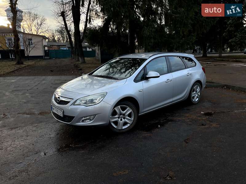 Универсал Opel Astra 2011 в Глухове