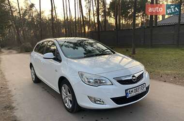 Універсал Opel Astra 2011 в Житомирі