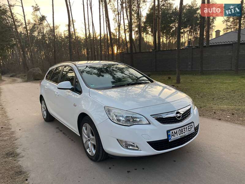 Opel Astra 2011