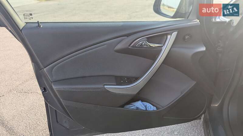 Універсал Opel Astra 2012 в Львові