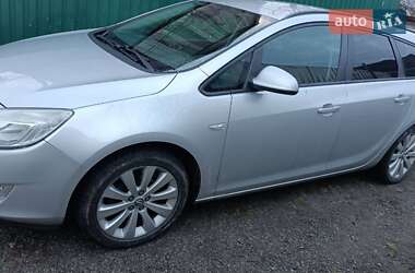 Універсал Opel Astra 2010 в Житомирі