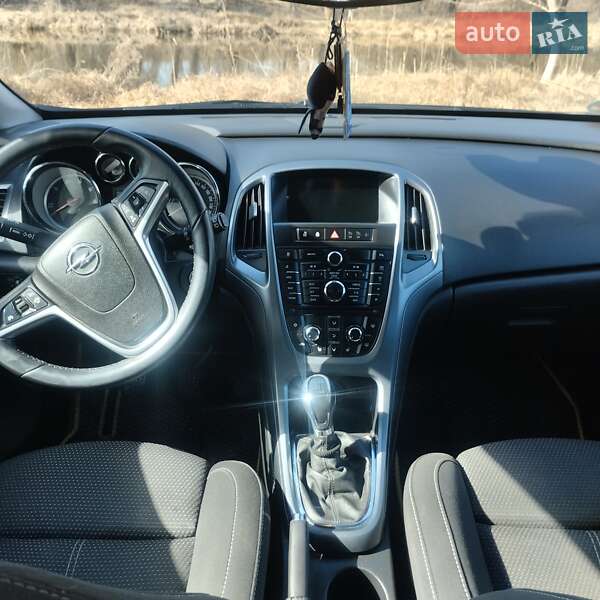 Универсал Opel Astra 2014 в Звенигородке