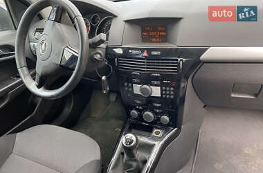 Универсал Opel Astra 2010 в 