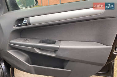 Универсал Opel Astra 2010 в 