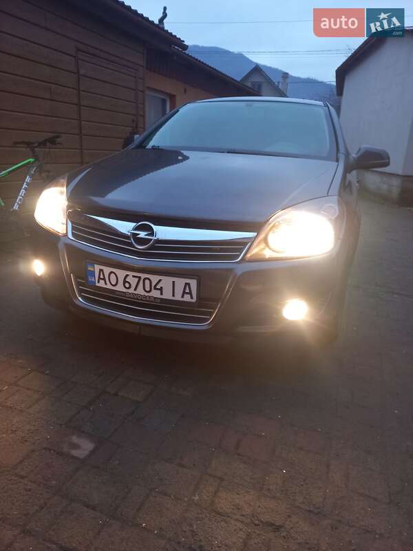 Opel Astra 2010