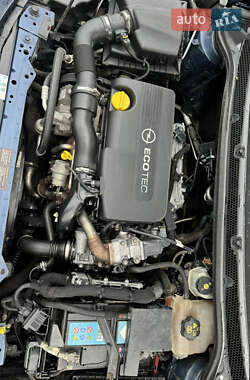 Универсал Opel Astra 2010 в 