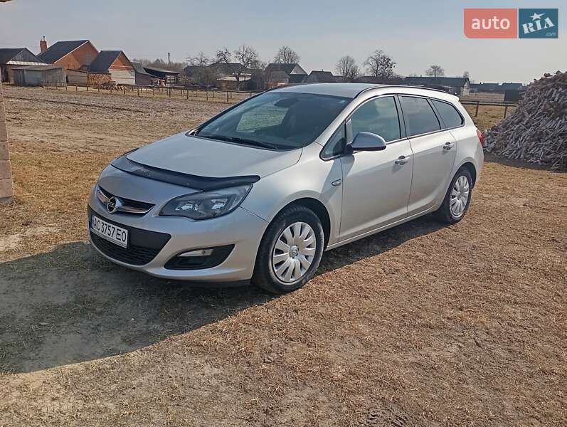 Универсал Opel Astra 2014 в Старой Выжевке