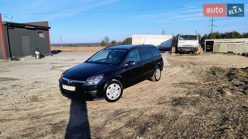 Универсал Opel Astra 2006 в Новояворовске