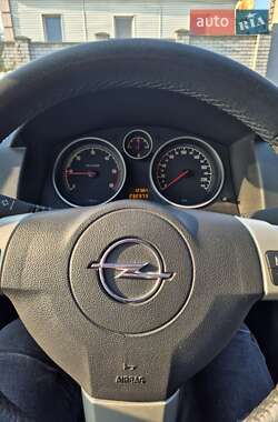 Хэтчбек Opel Astra 2008 в 