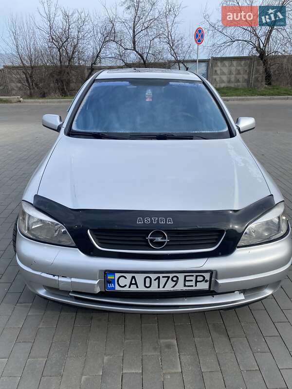 Хэтчбек Opel Astra 1998 в 