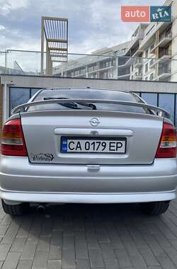Хэтчбек Opel Astra 1998 в 