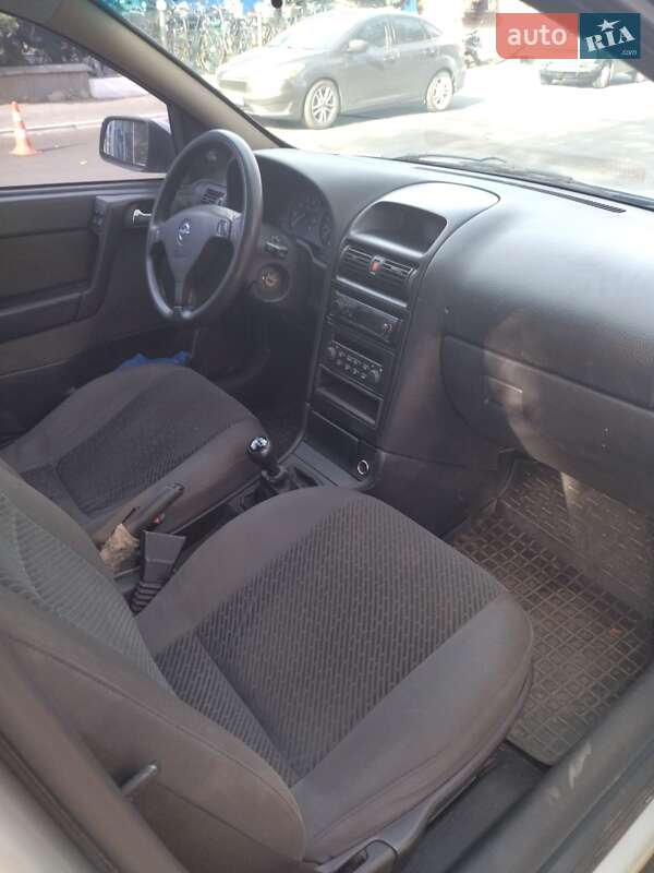 Седан Opel Astra 2002 в Малине