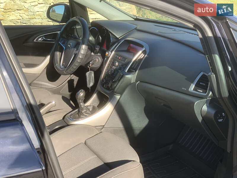 Універсал Opel Astra 2011 в Дубні