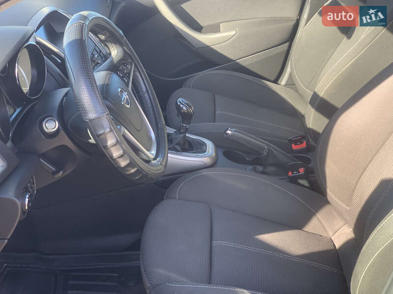 Універсал Opel Astra 2011 в Дубні