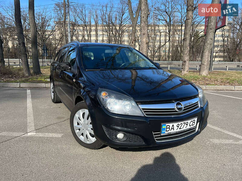 Универсал Opel Astra 2012 в Киеве