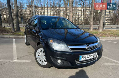 Универсал Opel Astra 2012 в Киеве