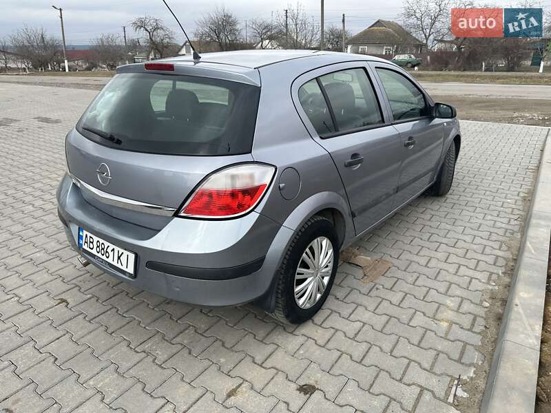 Хэтчбек Opel Astra 2004 в Мурованых Куриловцах