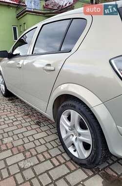 Хэтчбек Opel Astra 2009 в 