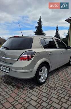Хэтчбек Opel Astra 2009 в 