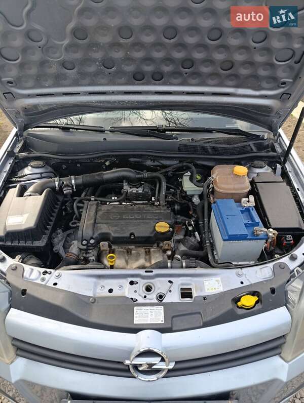 Хэтчбек Opel Astra 2004 в Мурованых Куриловцах