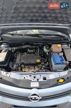 Хэтчбек Opel Astra 2004 в 