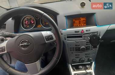 Хетчбек Opel Astra 2009 в 