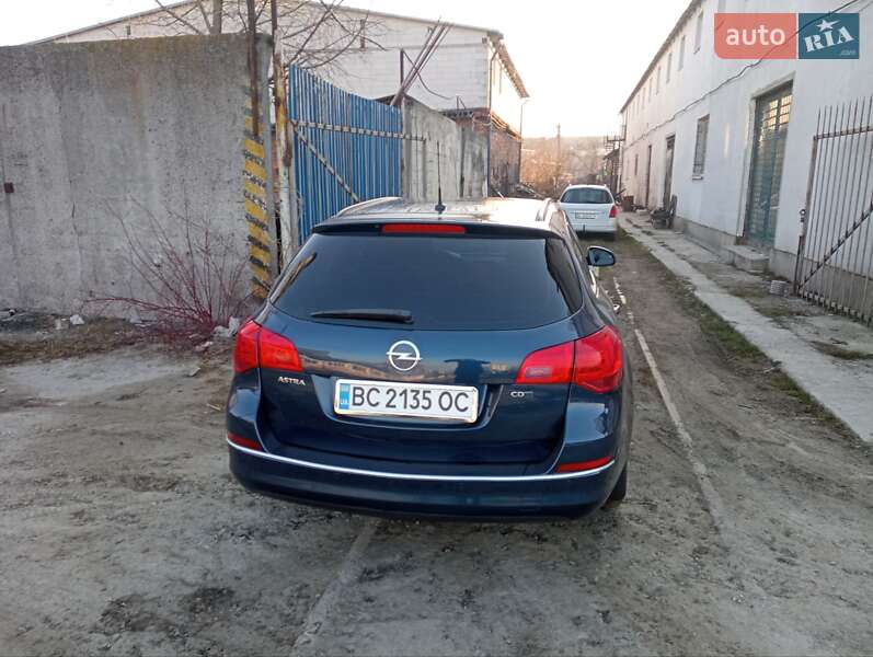 Универсал Opel Astra 2012 в Львове
