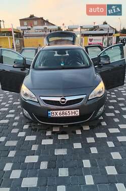 Универсал Opel Astra 2012 в 